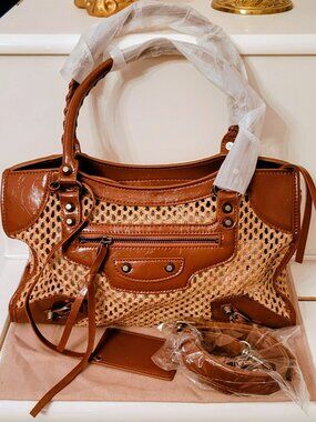 **Straw fun w/real leather! Cute brown shoulder/crossbody fashion bag. No brand.